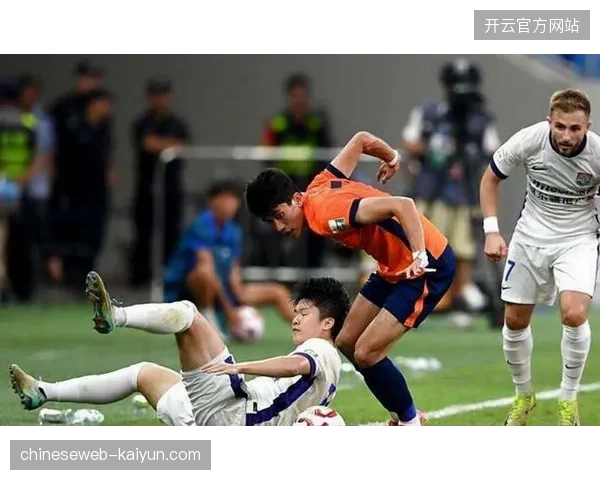 上海海港半程数据出现割裂，尽管传控能力位居联赛前列但战绩不佳，仅排名积分榜第13位